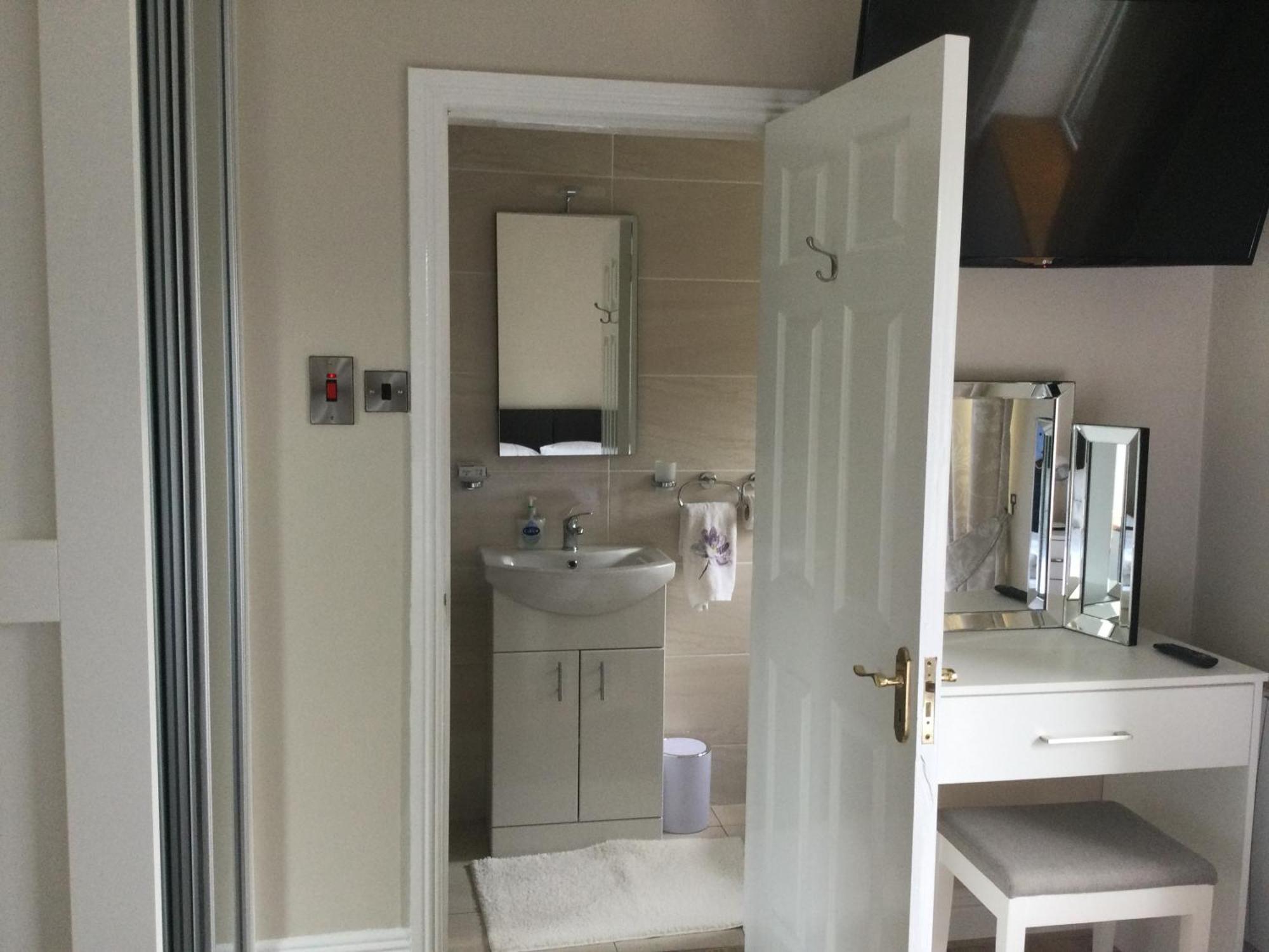 Adare Luxury Riverside Apartment Limerick Junction Buitenkant foto